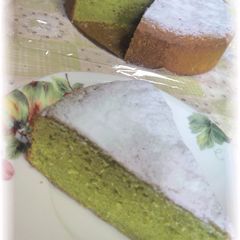A picture of Matcha and White Chocolate Gateau.