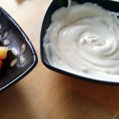 A picture of Honey and yogurt fruit salad.