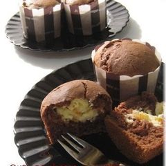 A picture of Orange and Cream Cheese Cupcakes.