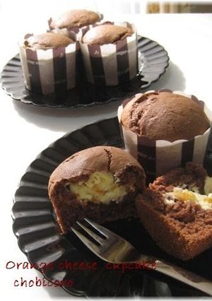 A picture of Orange and Cream Cheese Cupcakes.