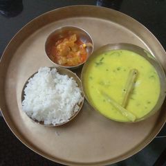 A picture of Dtumstick sabji with curd and besan.