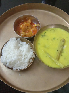 A picture of Dtumstick sabji with curd and besan.
