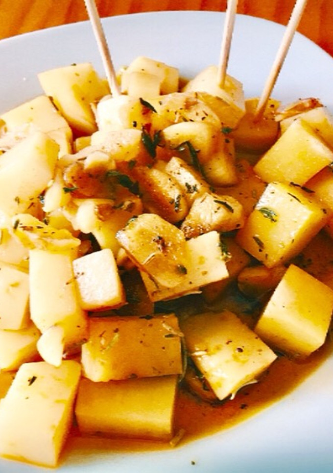 Una foto de Queso curado de oveja macerado a las finas hierbas
