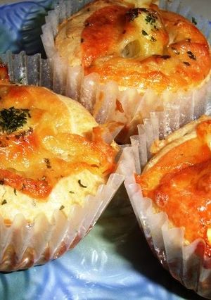A picture of Muffins with Cheese-Wrapped Potatoes Inside.