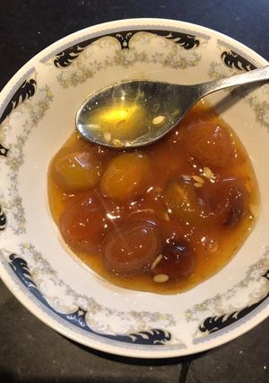 A picture of Aloo Bukhara chatni.