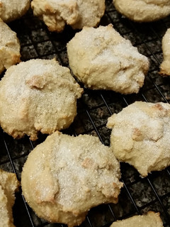 A picture of Macadamia Nut Cookies.