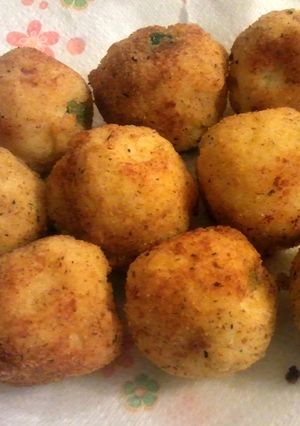A picture of Cheesy Arancini Rice Balls.