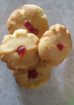 A picture of Cherry biscuits.