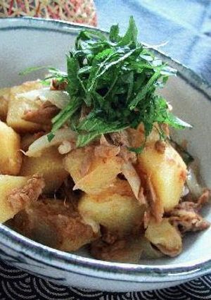 A picture of Tuna and Potatoes with Lots of Onions.