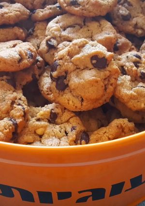 A picture of Vegan peanut butter chocolate chips cookies.