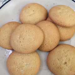 A picture of Vanilla cookies.
