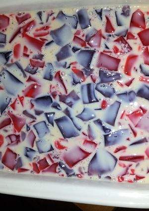 A picture of Bolo di glas(Jell-O glass pie).