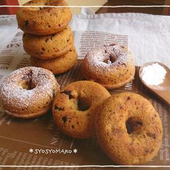 A picture of Caramel Chocolate Baked Donuts.