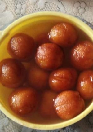 A picture of Gulab jamun.