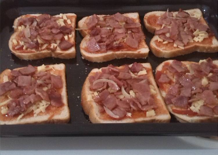 Bacon bread pizza