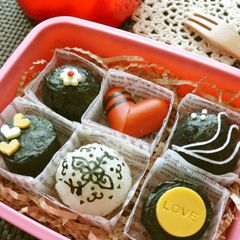 Valentine's Day Character Bento! A Box of Chocolate Bento A picture of Valentine's Day Character Bento! A Box of Chocolate Bento.