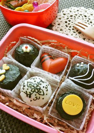 A picture of Valentine's Day Character Bento! A Box of Chocolate Bento.