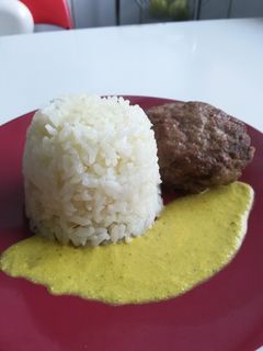 Una foto de Hamburguesas con salsa de berenjena