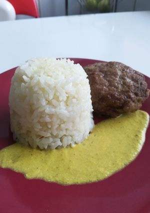 Una foto de Hamburguesas con salsa de berenjena