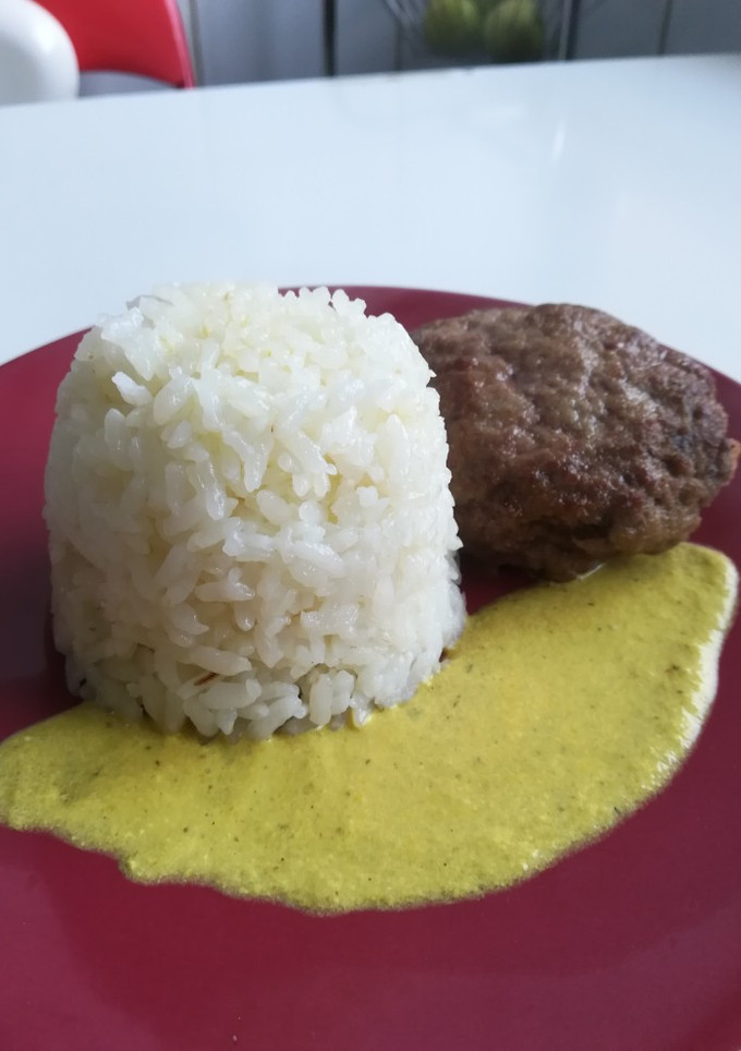 Una foto de Hamburguesas con salsa de berenjena