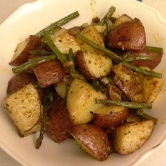 A picture of Roasted Garlic Red Potatoes with Green Beans.