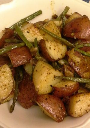 A picture of Roasted Garlic Red Potatoes with Green Beans.