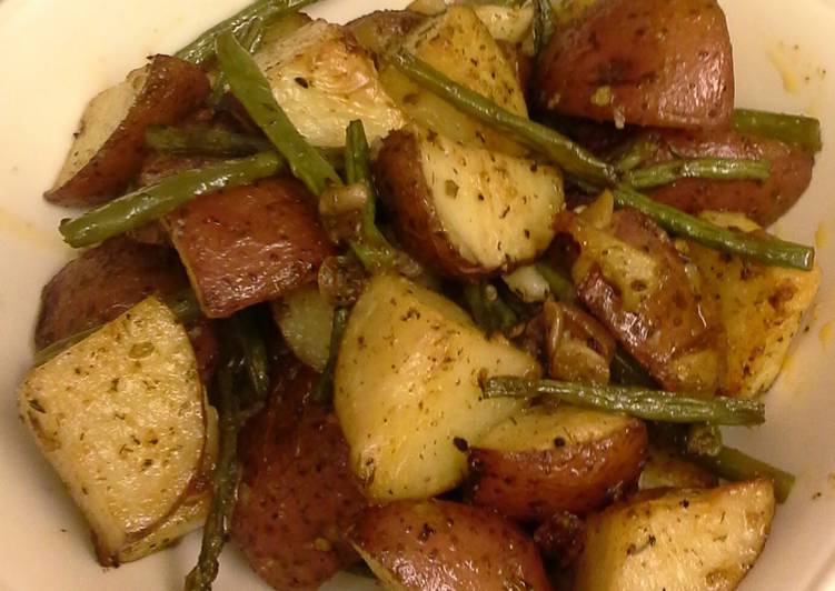 My Favorite Roasted Garlic Red Potatoes with Green Beans