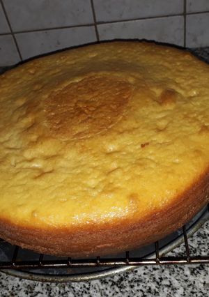 Una foto de Bizcochuelo de vainilla 🎉torta base de vainilla
