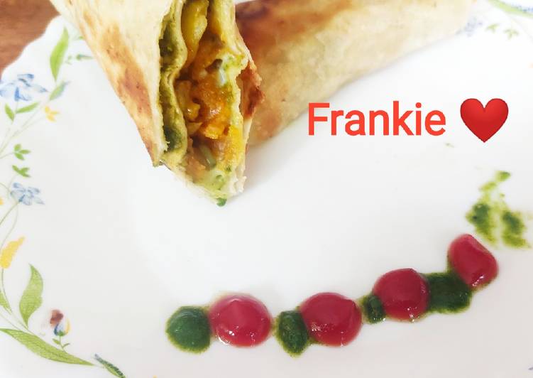 Steps to Prepare Perfect Aloo Cheese Frankie