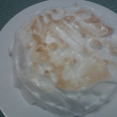 A picture of Lemon meringue cake.