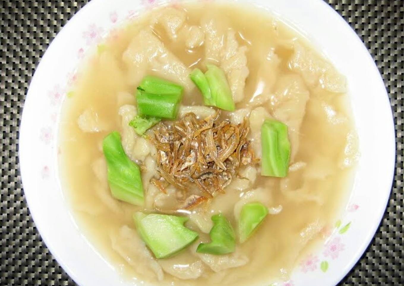 CHINESE DUMPLING SOUP<br /> (MEE HUN KUEH)