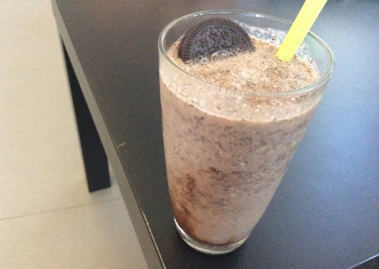 Simple Way to Make Homemade Oreo Milkshake