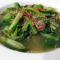 A picture of LG ROMAINE SALAD IN PRAWN BROTH.