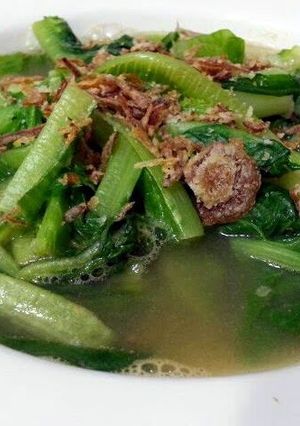 A picture of LG ROMAINE SALAD IN PRAWN BROTH.