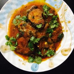 A picture of Rui Macher Kalia (Rohu fish curry).