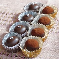 Super Simple Valentine's Chocolates A picture of Super Simple Valentine's Chocolates.