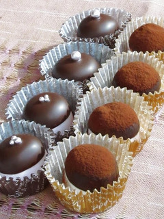 A picture of Super Simple Valentine's Chocolates.