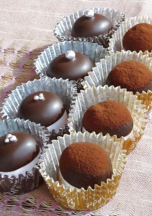 A picture of Super Simple Valentine's Chocolates.