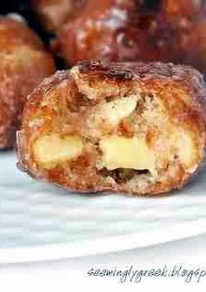 A picture of apple fritter.
