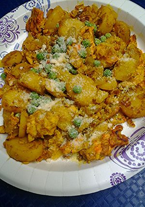 A picture of Eggs potatoes and peas.