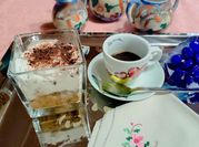 Una foto di fiocchi di avena latte vegetale