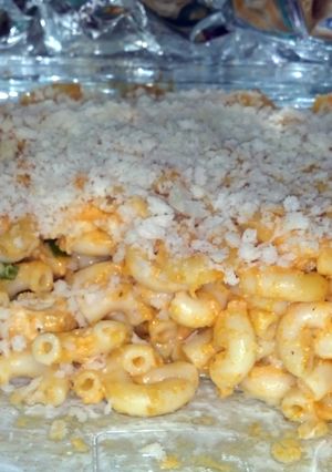 A picture of buffalo chicken mac& cheese.
