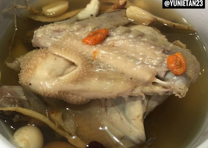 Resep Chicken Herbal Soup Sup Ayam Obat Oleh Yunie Tan Cookpad