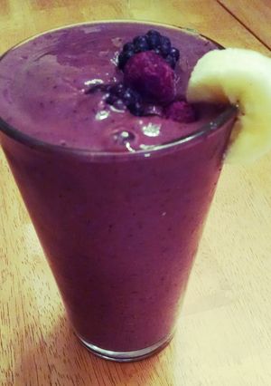 A picture of Berry Banana Green Smoothie.