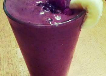 Easiest Way to Prepare Yummy Berry Banana Green Smoothie