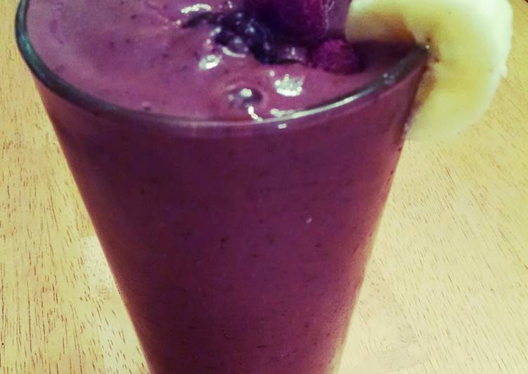 Simple Way to Make Ultimate Berry Banana Green Smoothie