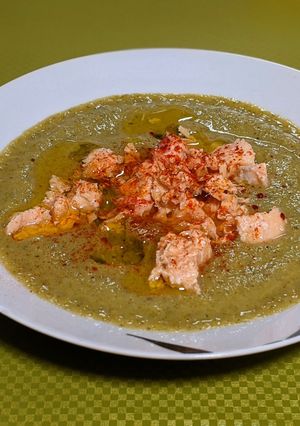 Foto principal de Crema de brócoli con salmón al natural