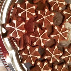 A picture of Christmas cookies + decorating idea!.