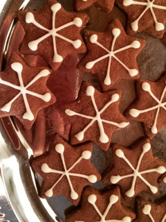 A picture of Christmas cookies + decorating idea!.
