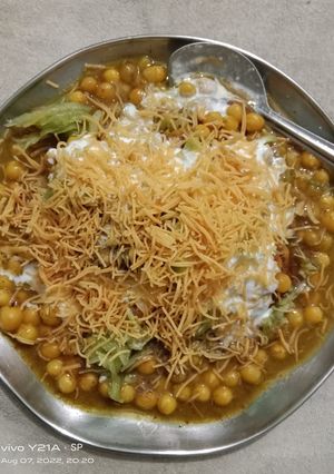 A picture of Tikki chaat.